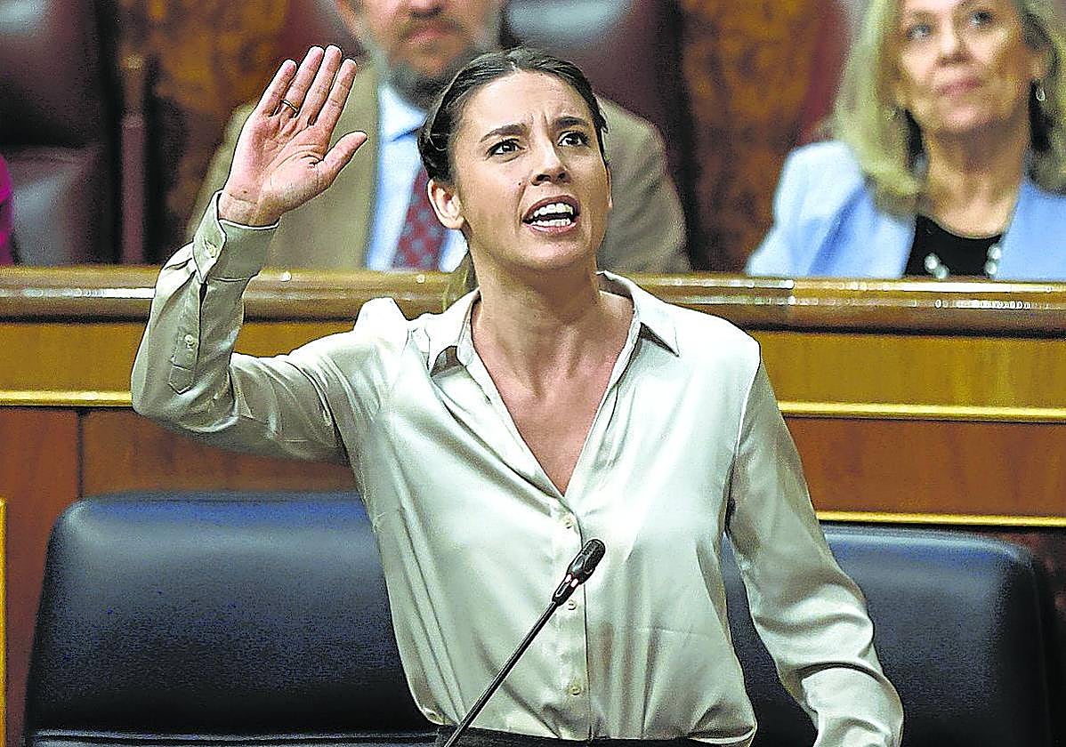 La ministra de Igualdad, Irene Montero, ayer durante la sesión de control al Gobierno.