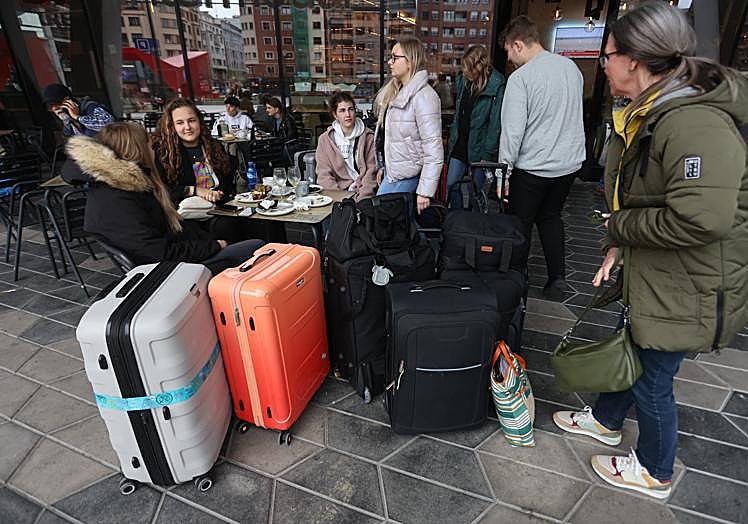 Los estudiantes alemanes junto a sus profesoras
