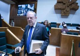 Azpiazu, durante una sesión en el Parlamento vasco