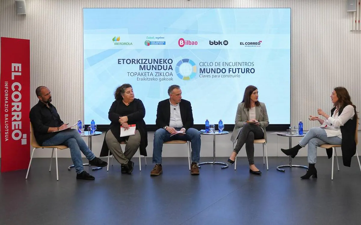 Los participantes en el foro Mundo Futuro, en un momento del encuentro.