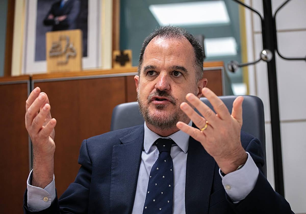 Carlos Iturgaiz, en el Parlamento.