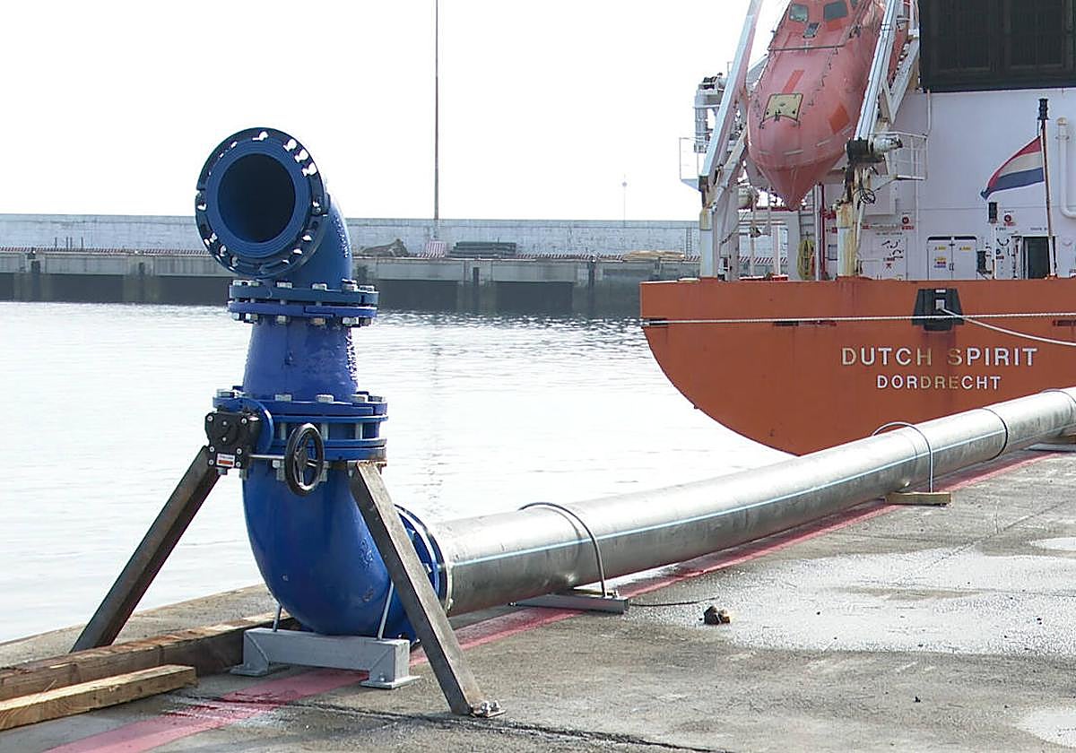 El 'Dutch Spirit' inyectó 103 millones de litros de agua en la red.
