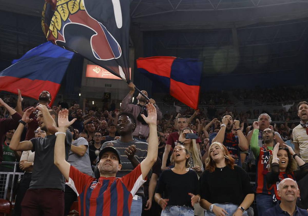 Imagen de una de las gradas del Buesa Arena durante un choque de la presente temporada.