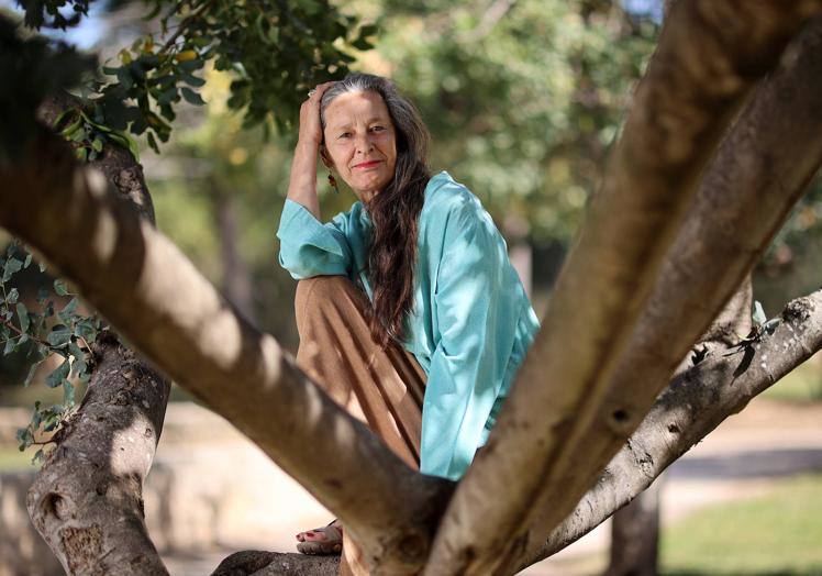 Imagen principal - Paola Dominguín valora su vida en el campo, y se siente muy conectada con la naturaleza.