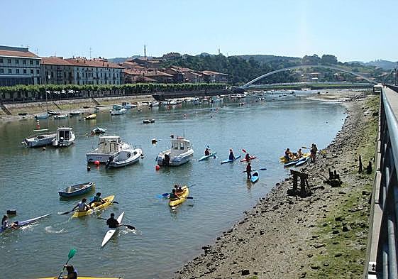 La villa acogerá rutas en kayak por la ría.