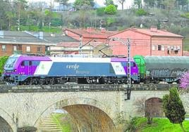 La nueva locomotora en uno de sus viajes de ida y vuelta a Burgos, a Villafría.