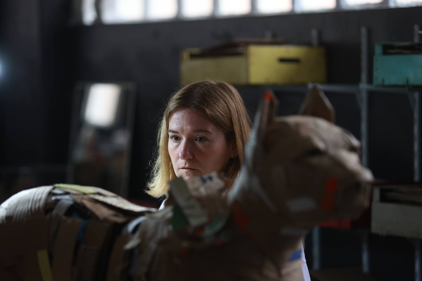 Por qué triunfan estos perros de cartón de 1.000 euros que se hacen en Bilbao