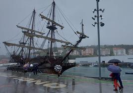 El galeón 'Andalucía' permanecerá atracado en el muelle Artza de Bermeo hasta el día 16.