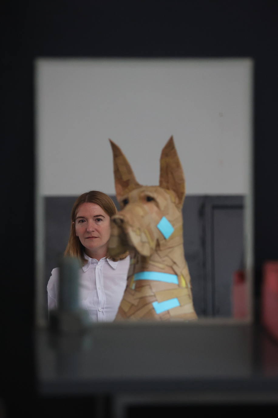 Por qué triunfan estos perros de cartón de 1.000 euros que se hacen en Bilbao