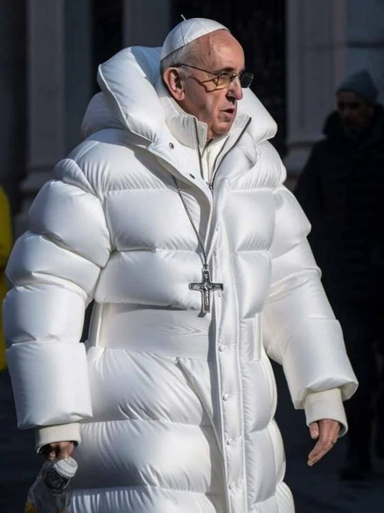 El Papa abrigado con un moderno abrigo, creado con Midjourney.