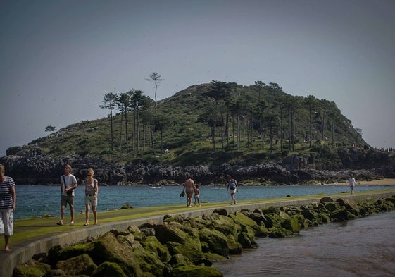 La isla de Garraitz es uno de los enclaves naturales más visitados de Lekeitio.