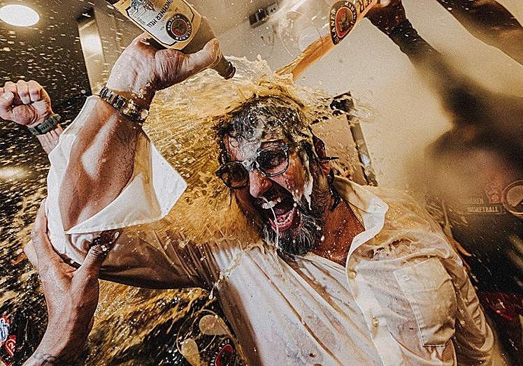 Trinchieri en la celebración del título de Copa de este año.