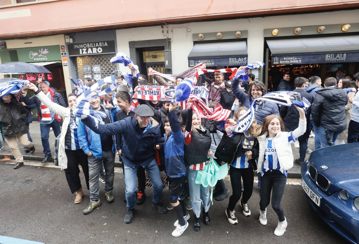 La lluvia desluce el ambiente previo al derbi