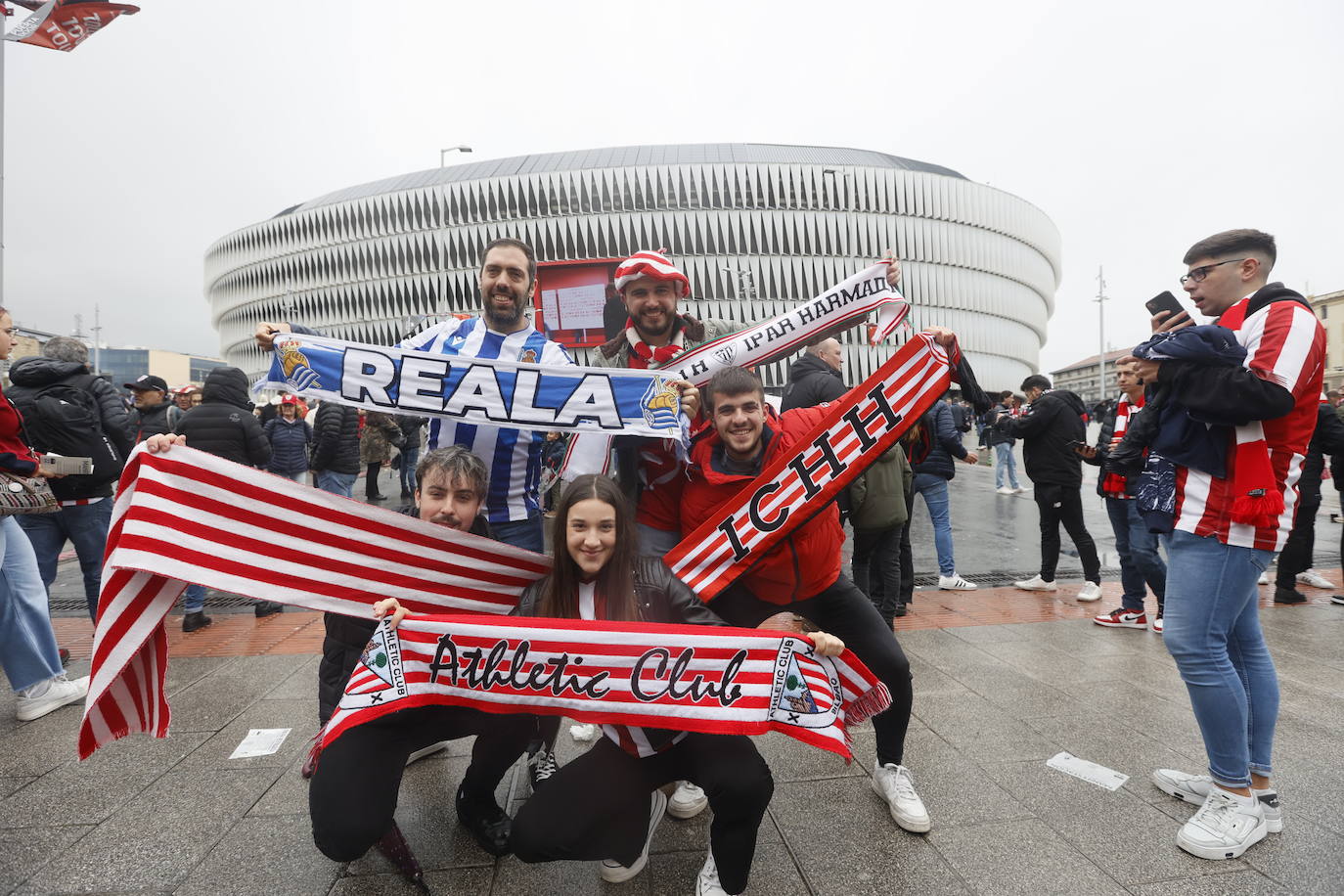 La lluvia desluce el ambiente previo al derbi