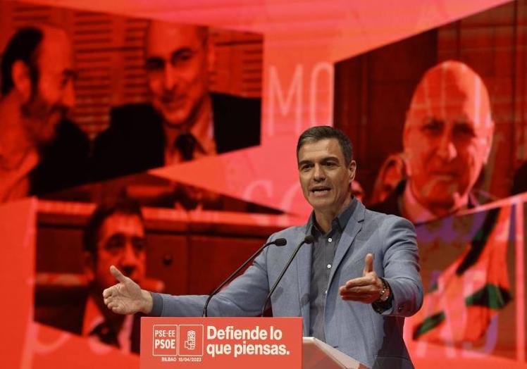 Pedro Sánchez en mitad de su intervención.