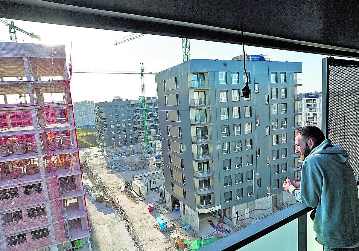 La ley de vivienda empezó a negociarse en 2020, con José Luis Ábalos como ministro.