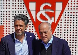 Irarragorri, máximo accionista, junto a Javier Tebas.