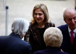 La infanta Cristina en una imagen reciente junto a su padre.