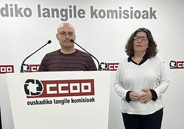 La secretaria general de CC OO en Euskadi, Loli García, junto al responsable de Salud y Seguridad en el Trabajo, Alfonso Ríos.