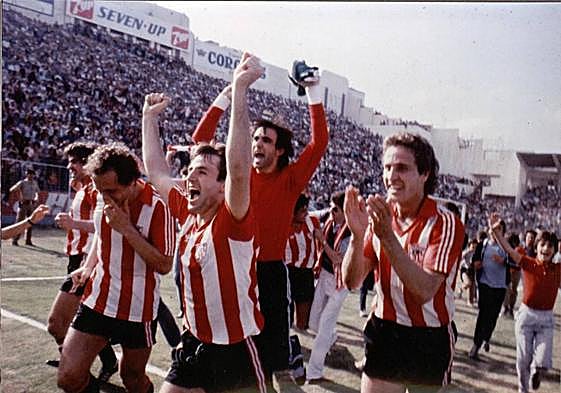 El equipo campeón celebra el título en Las Palmas.