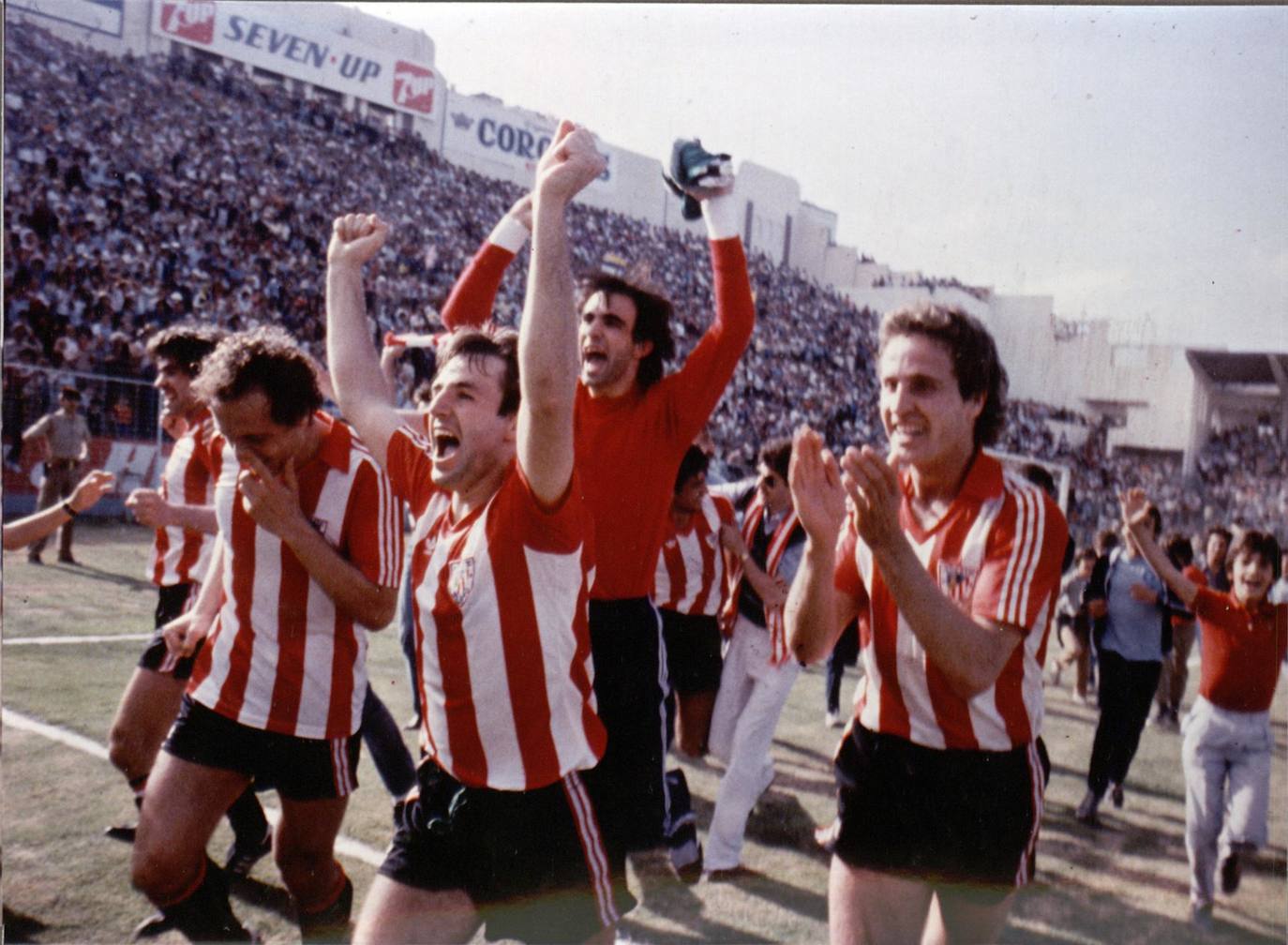 El equipo campeón celebra el título en Las Palmas.