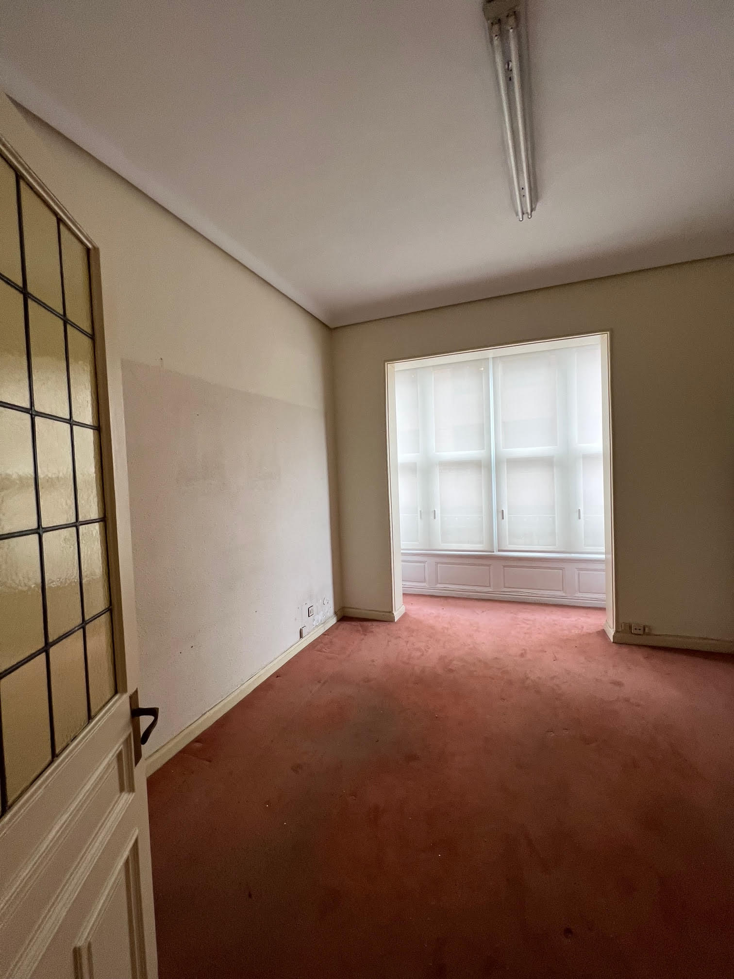 De despacho a piso de lujo: el hogar clásico (pero moderno) de un interiorista en Bilbao