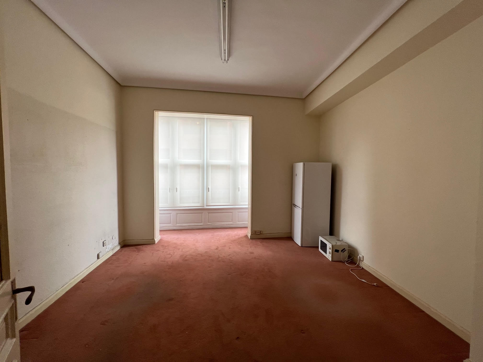 De despacho a piso de lujo: el hogar clásico (pero moderno) de un interiorista en Bilbao