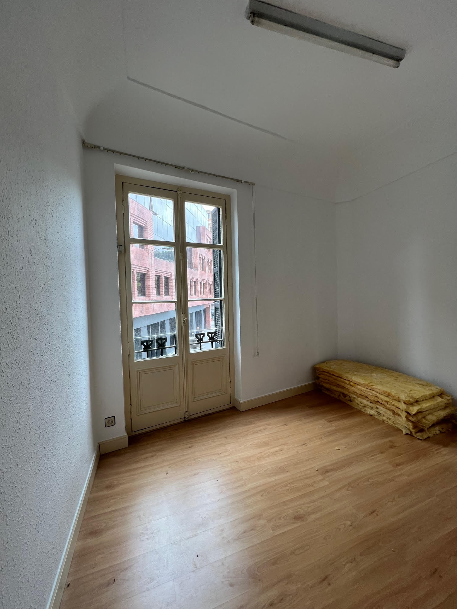 De despacho a piso de lujo: el hogar clásico (pero moderno) de un interiorista en Bilbao