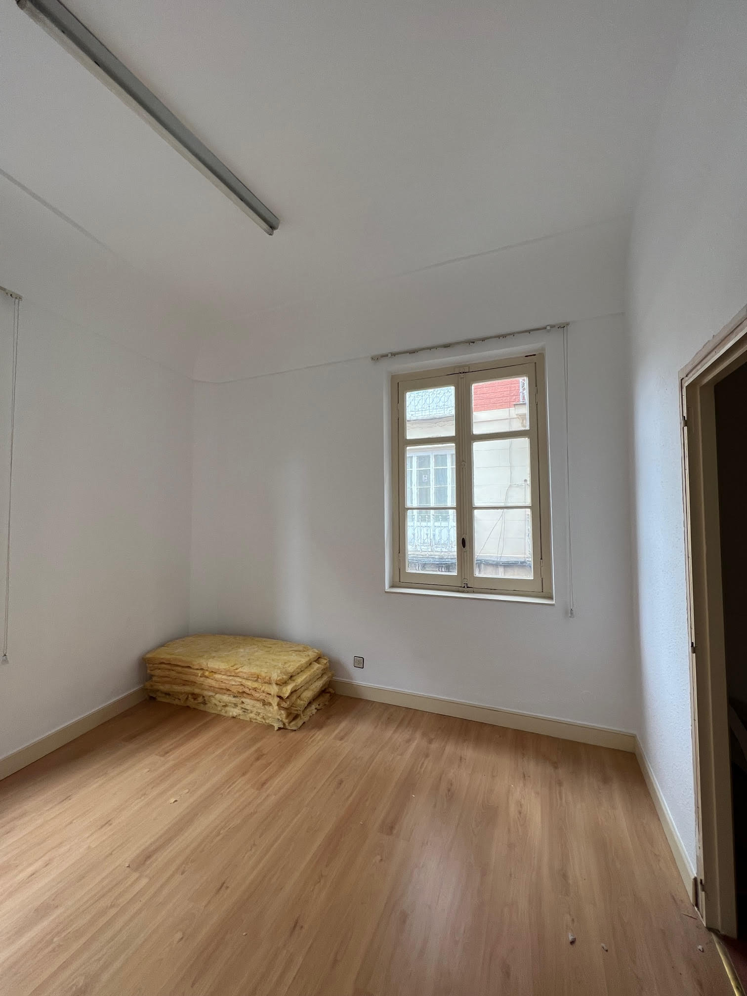 De despacho a piso de lujo: el hogar clásico (pero moderno) de un interiorista en Bilbao