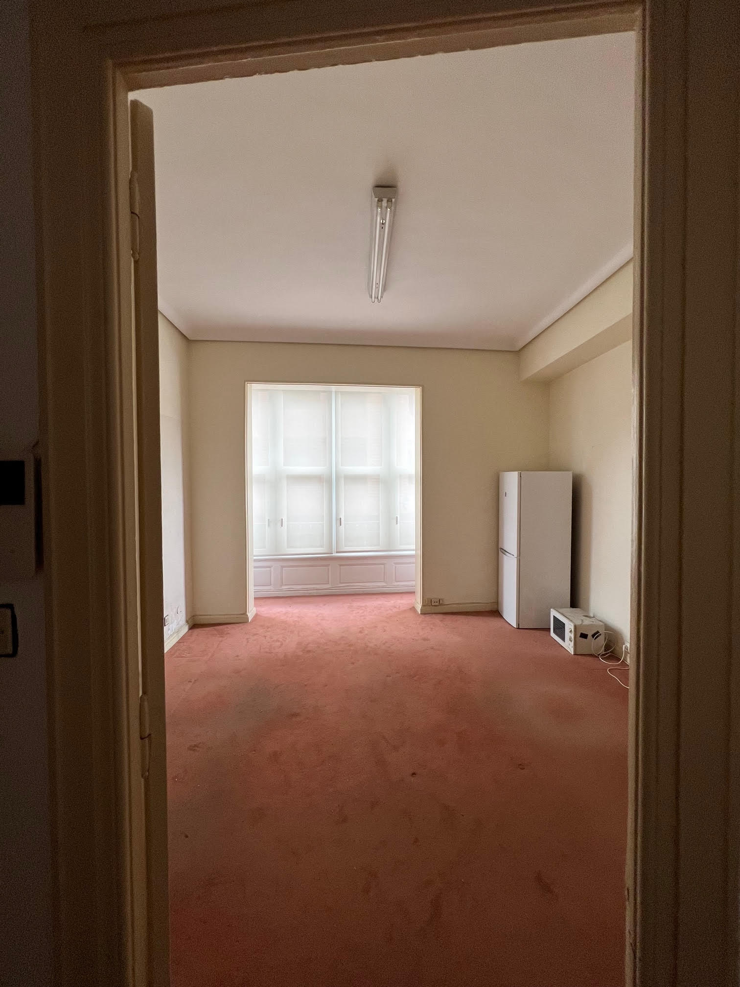 De despacho a piso de lujo: el hogar clásico (pero moderno) de un interiorista en Bilbao