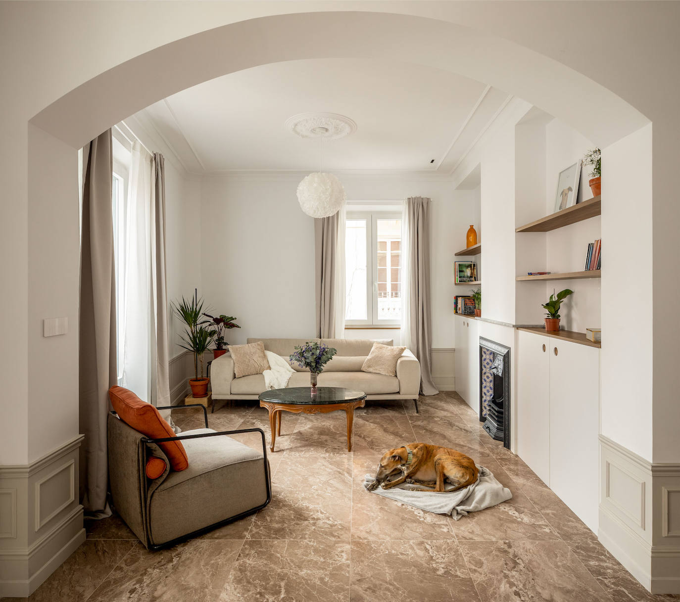 De despacho a piso de lujo: el hogar clásico (pero moderno) de un interiorista en Bilbao