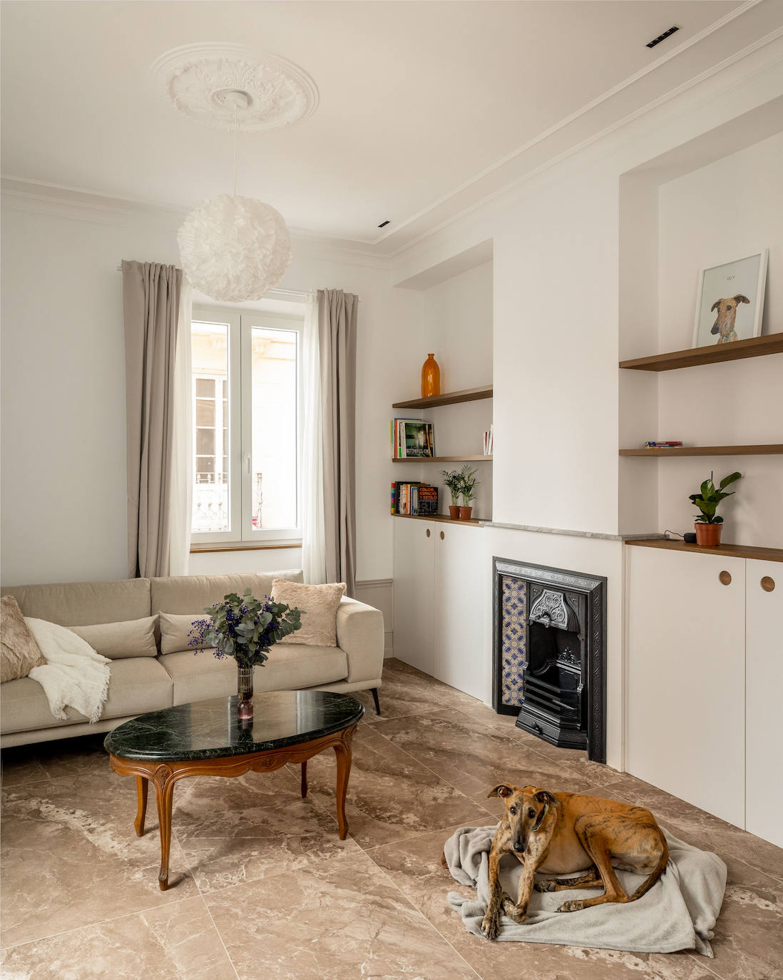 De despacho a piso de lujo: el hogar clásico (pero moderno) de un interiorista en Bilbao