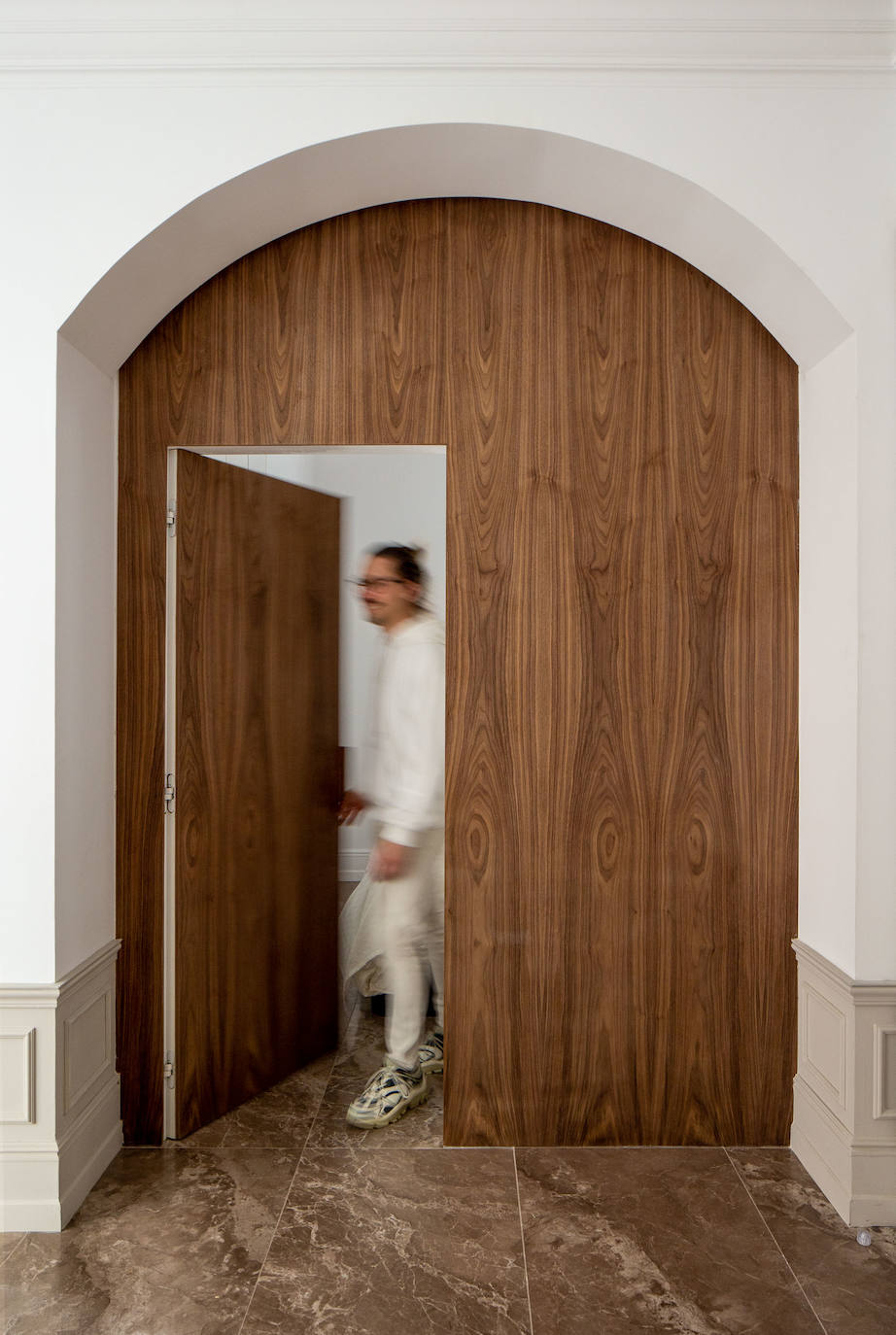 De despacho a piso de lujo: el hogar clásico (pero moderno) de un interiorista en Bilbao