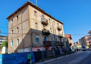 «La casa está destrozada, es un peligro tener algo así en el centro de Algorta»