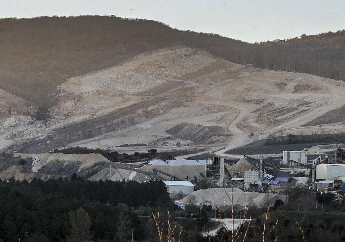 Parte del parque solar se construirá sobre los terrenos de la cantera de Laminoria.