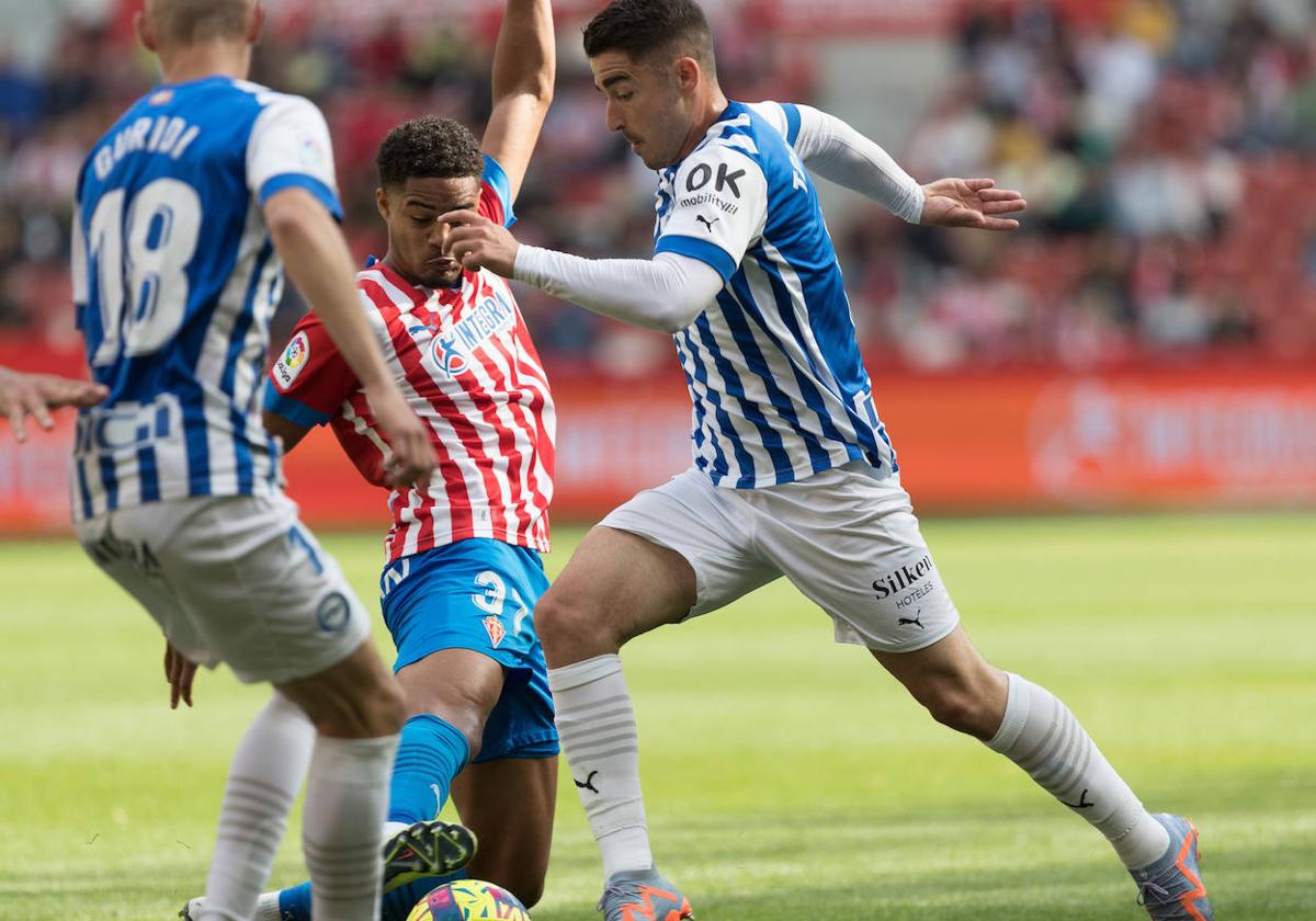 Moya, el secundario imprescindible del Alavés que vuelve a emerger en el momento clave