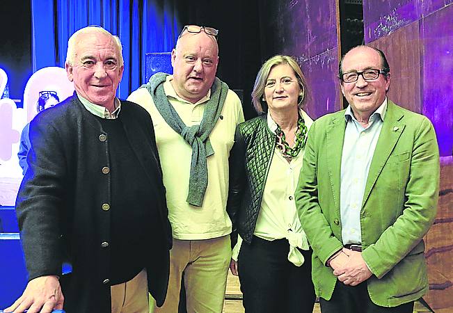 Fernando Fresno, Raúl y Astrid Quinzaños y Goyo Azbizu. 