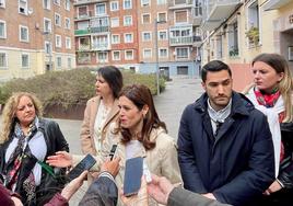 Maider Etxebarria, en un encuentro con los medios de comunicación en el barrio vitoriano.