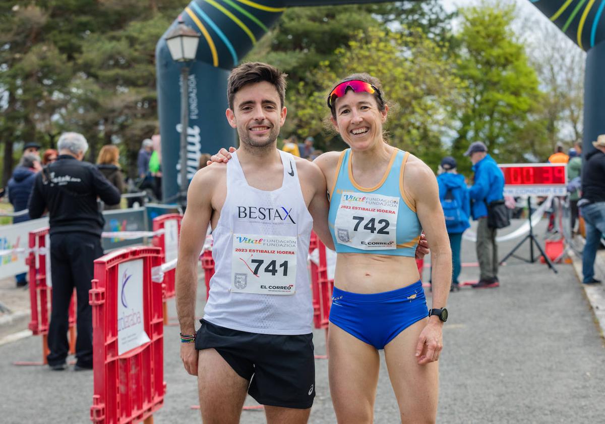 Los ganadores, al término de la carrera.