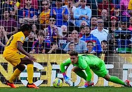 Ter Stegen y Koundé, en el partido ante el Atlético.
