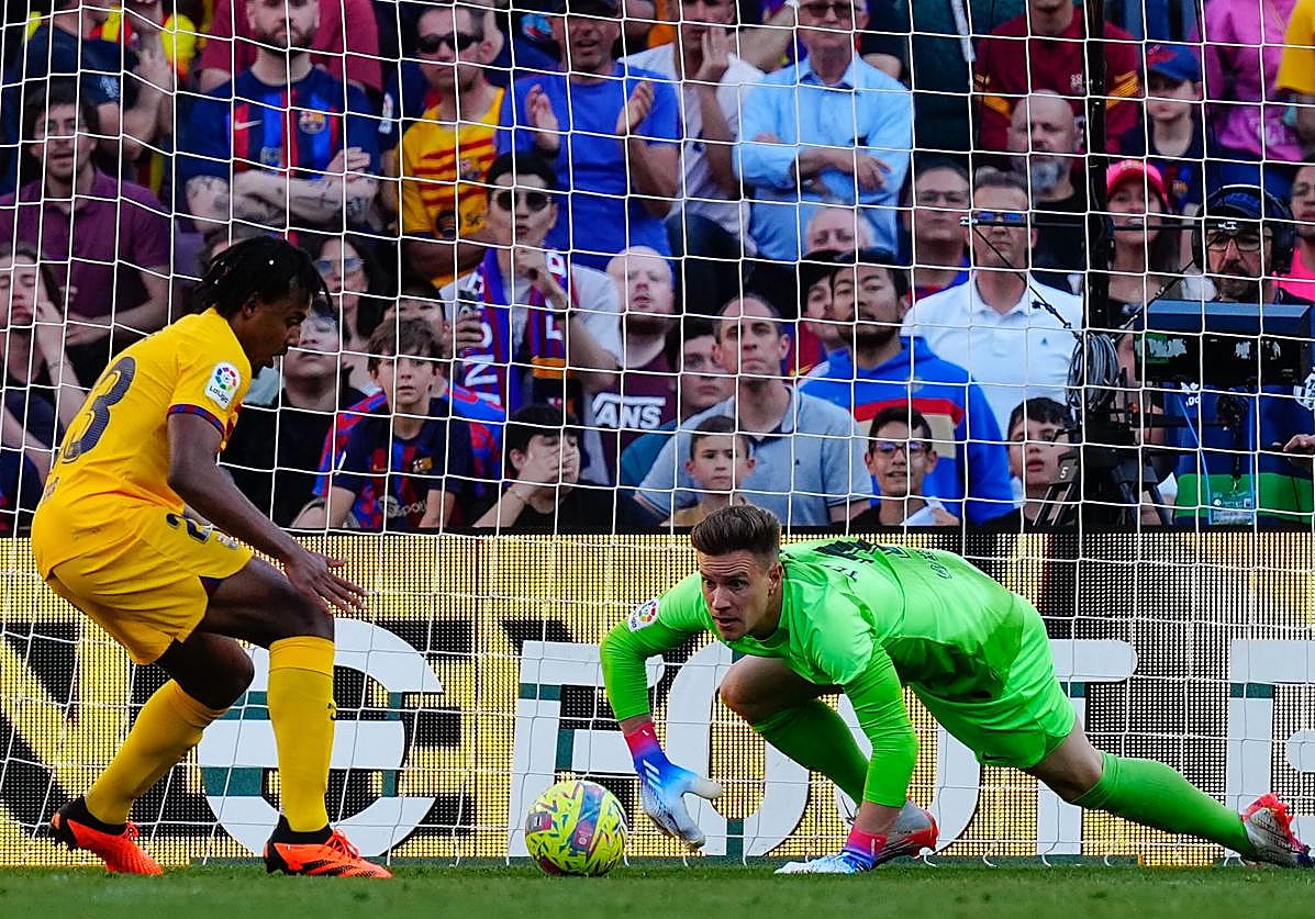 Ter Stegen y Koundé, en el partido ante el Atlético.