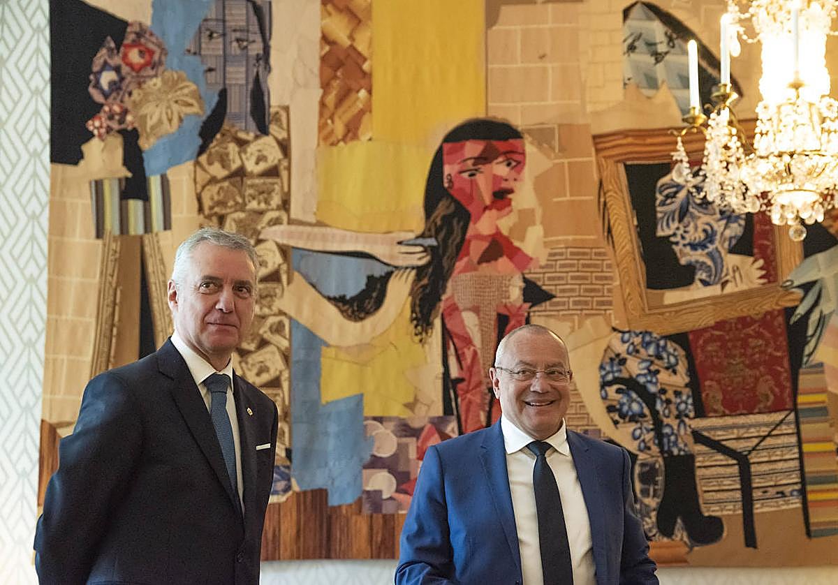 Iñigo Urkullu, con el embajador de Francia en España, Jean-Michel Casa.