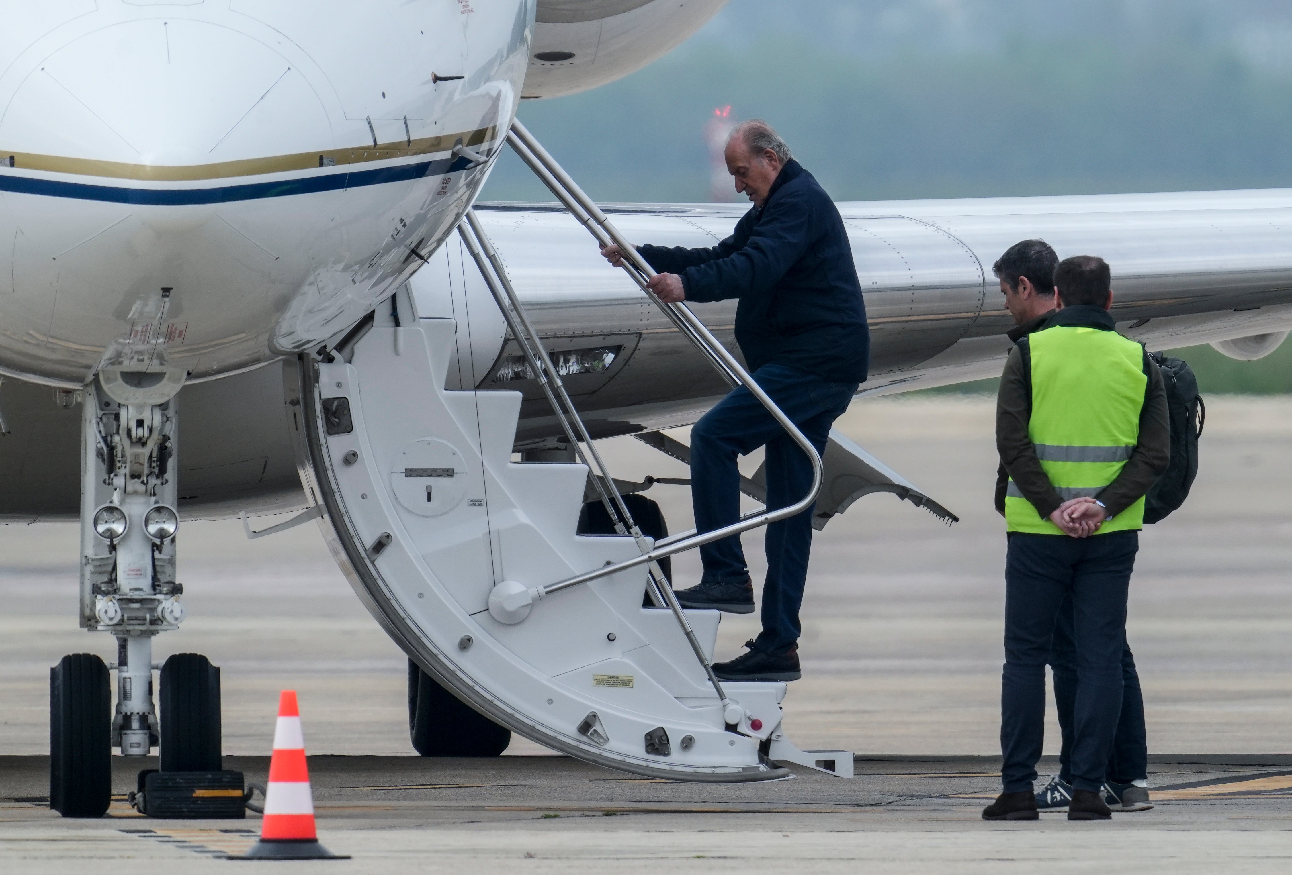 El rey emérito abandona Vitoria tras someterse a una revisión rutinaria