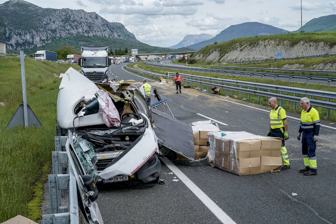 Un acccidente con un herido corta la autovía a Vitoria y provoca retenciones en San Millán