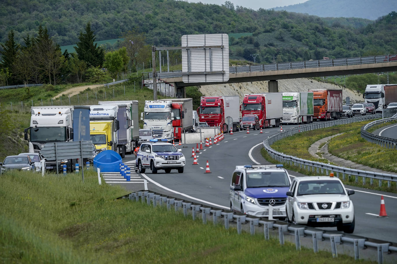 Un acccidente con un herido corta la autovía a Vitoria y provoca retenciones en San Millán