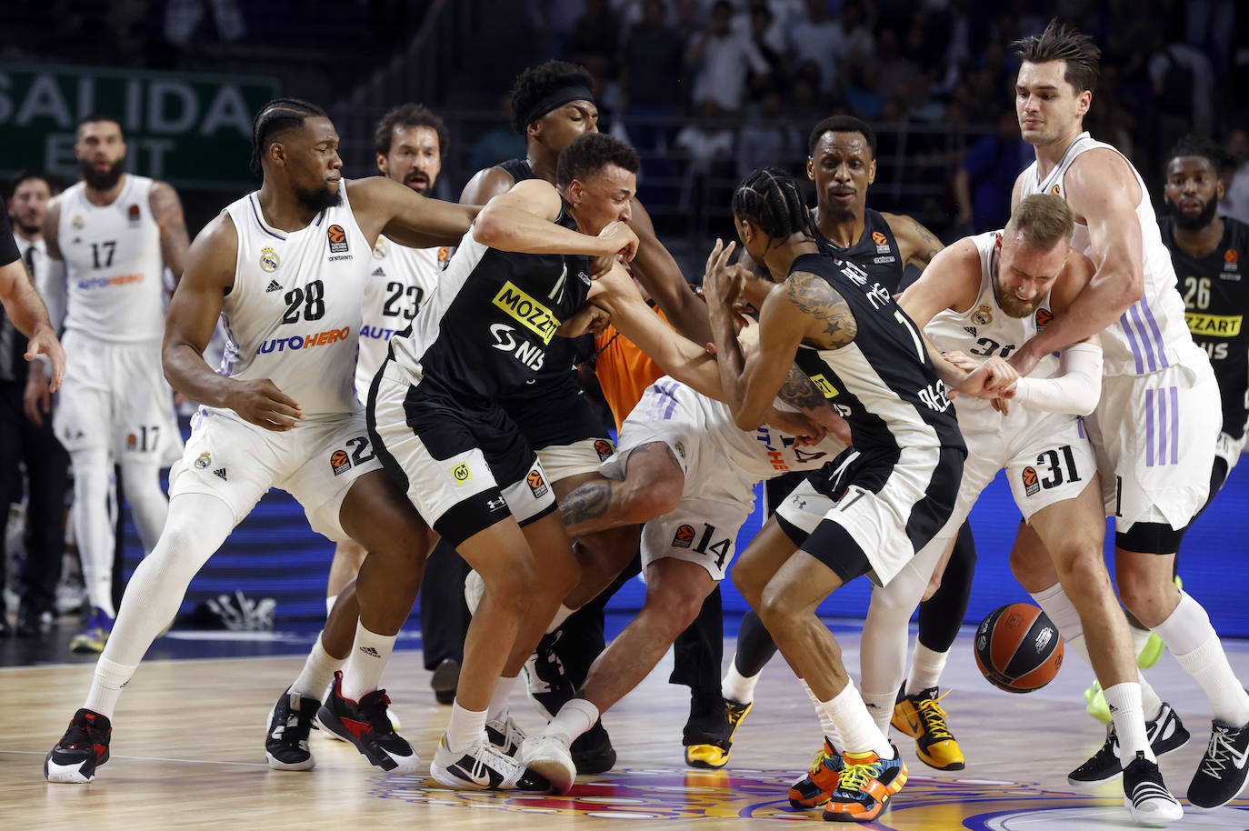 La pelea entre el Real Madrid y el Partizan, en imágenes