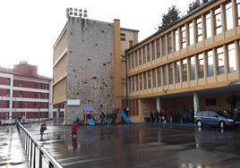 El patio del colegio Lamuza espera su remodelación este verano.