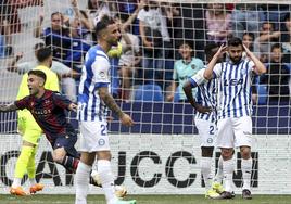 Duarte se lamenta en uno de los goles del Levante.