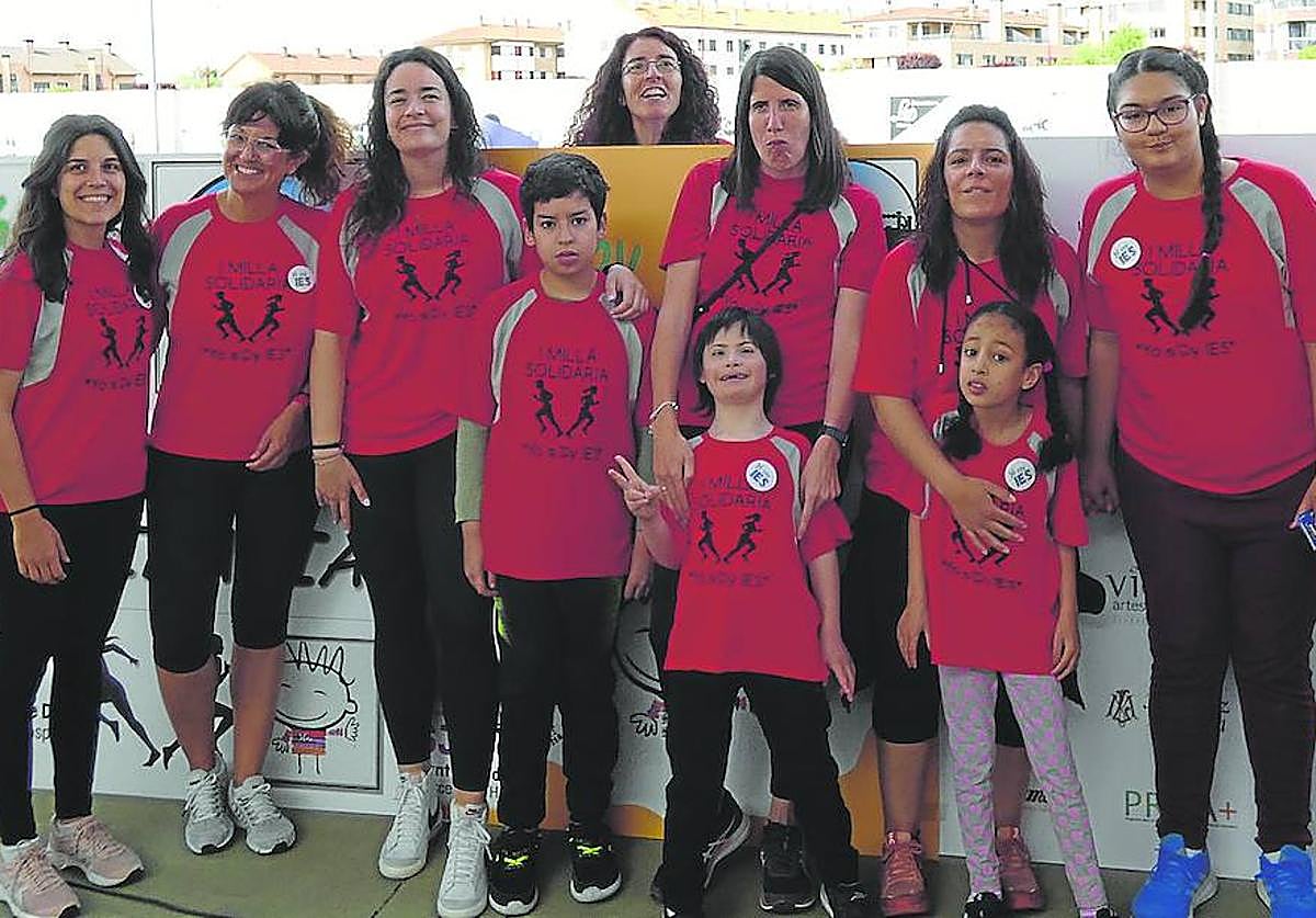 Alumnos del aula TEA del colegio de Peralta, participantes invitados en la prueba.