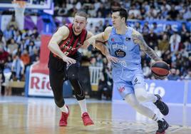 Sedekerskis presiona el avance de Nenadic durante el partido de la primera vuelta en Lugo.